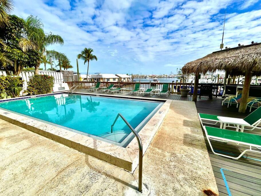 基韋斯特St Kitts - Downtown Waterfront Penthouse Pool Dock Parking别墅 外观 照片